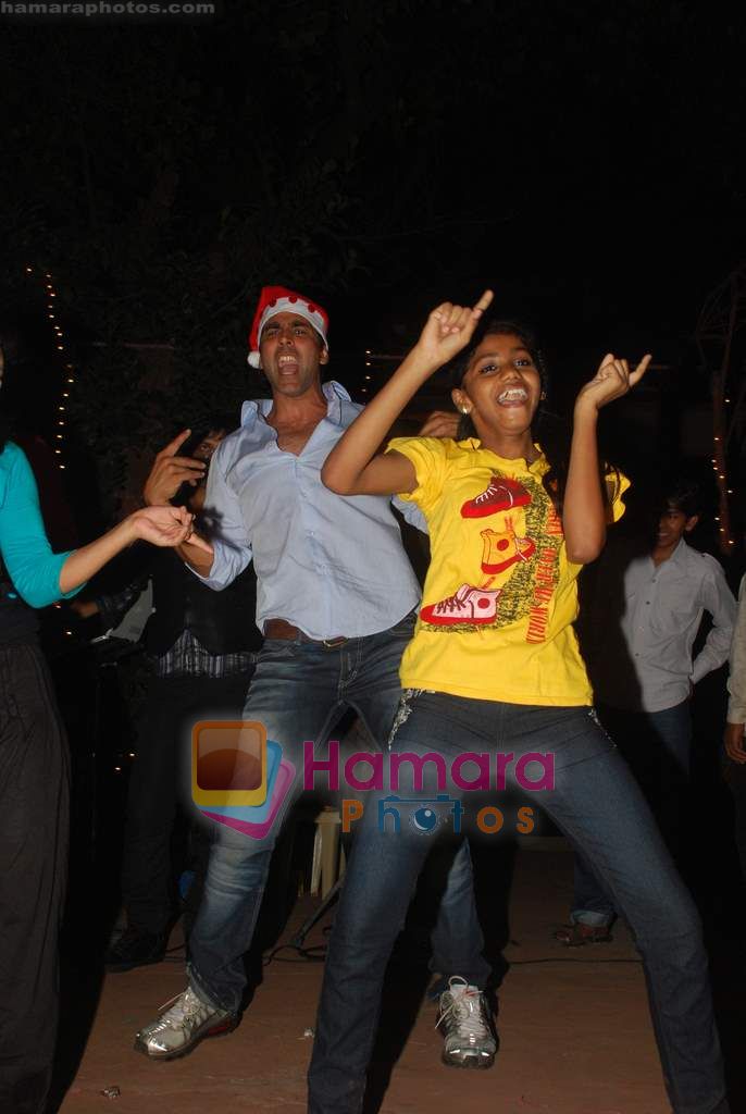 Akshay Kumar spend christmas with children of St Catherines in Andheri on 25th Dec 2010 