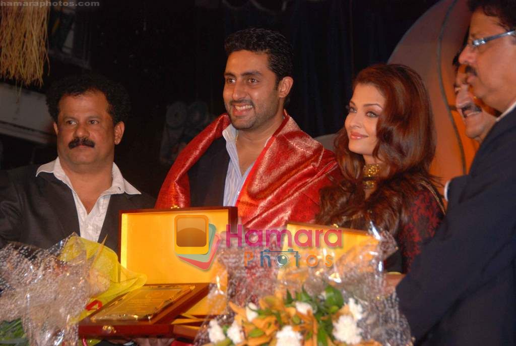 Aishwarya Rai Bachchan, Abhishek Bachchan at Bants Sangha event in Powai on 26th Dec 2010 