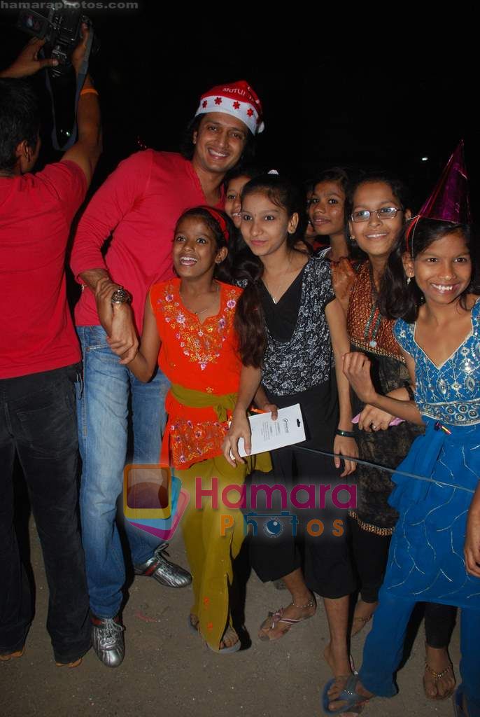 Ritesh Deshmukh spend christmas with children of St Catherines in Andheri on 25th Dec 2010 