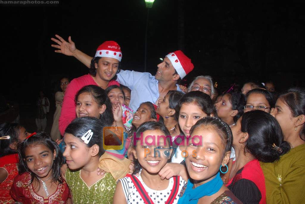 Akshay Kumar, Ritesh Deshmukh spend christmas with children of St Catherines in Andheri on 25th Dec 2010 