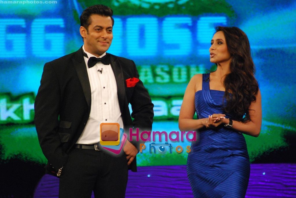 Rani and Salman khan on the sets of Big Boss on 27th Dec 2010