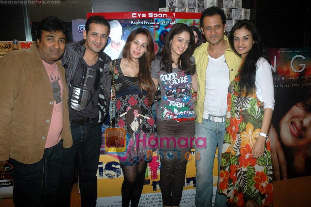 Harmeet Gulzar, Sunaina Gulzar, Sandeepa Dhar, Manmeet Gulzar, Karishma Modi Gulzar at Isi Life Mein special screening in Cinemax on 27th Dec 2010 