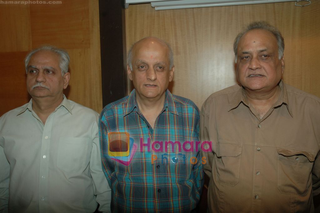 Mukesh Bhatt, Ramesh Sippy at Producers Guild meet in Sun N Sand, Mumbai on 28th Dec 2010 