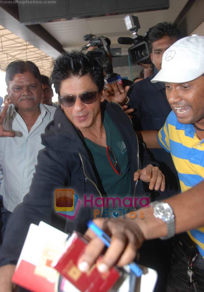 Shahrukh Khan goes to Dubai  on 30th Dec 2010 