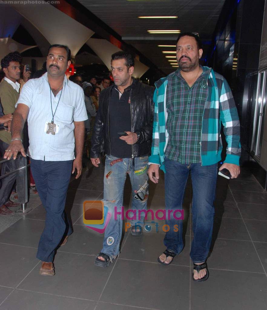 Salman Khan returns from Dubai on 30th Dec 2010