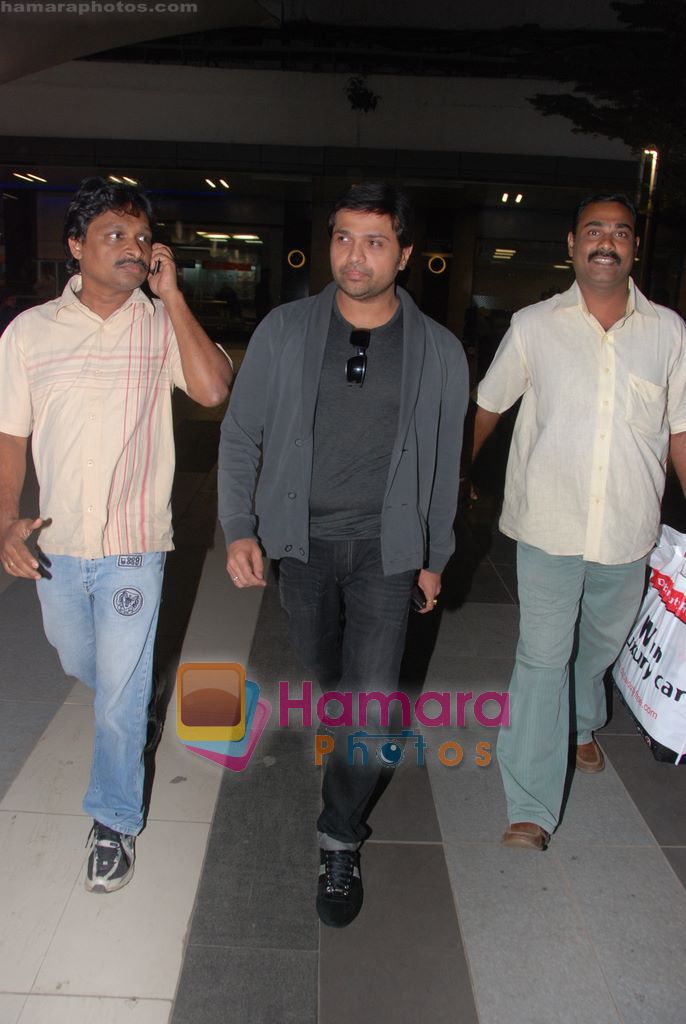 Himesh Reshamiya spotted at Airport in International Airport, Mumbai on 3rd Jan 2011 