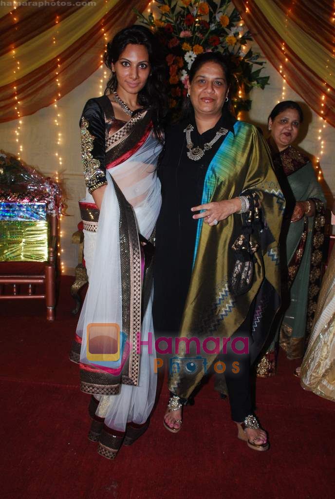 Chez Shetty at Puneet and Karisma's wedding in Mahalaxmi on 4th Jan 2011 
