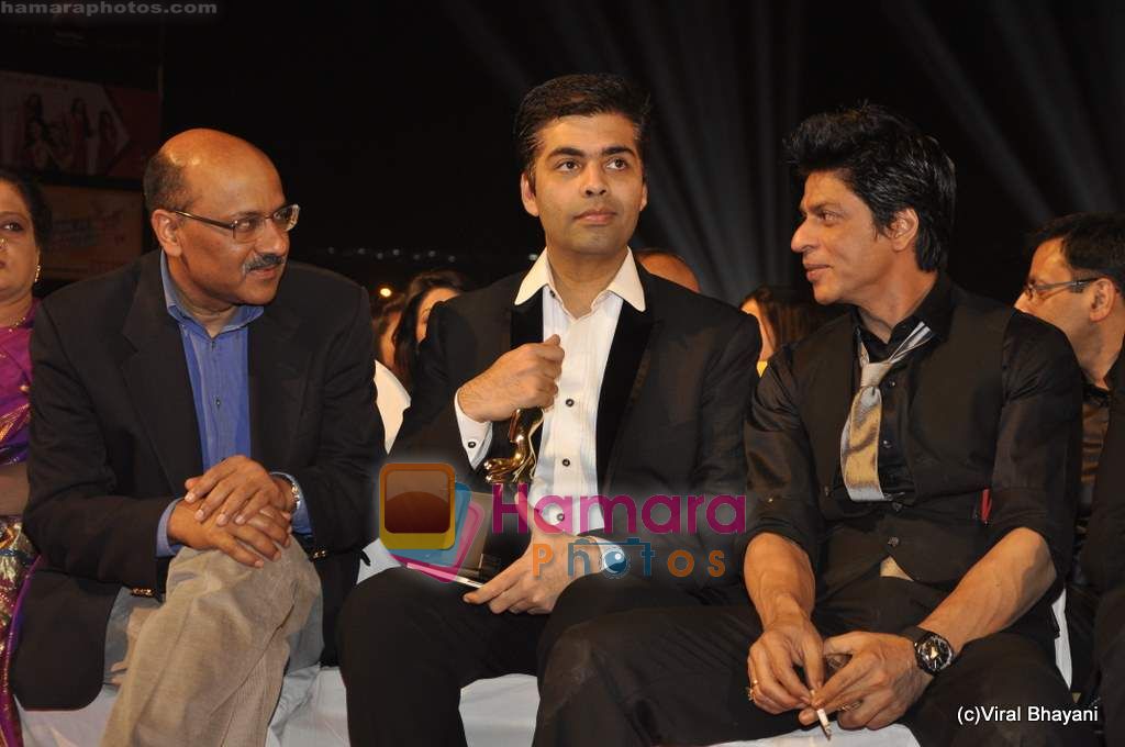 Shahrukh Khan, Karan Johar at 17th Annual Star Screen Awards 2011 on 6th Jan 2011 