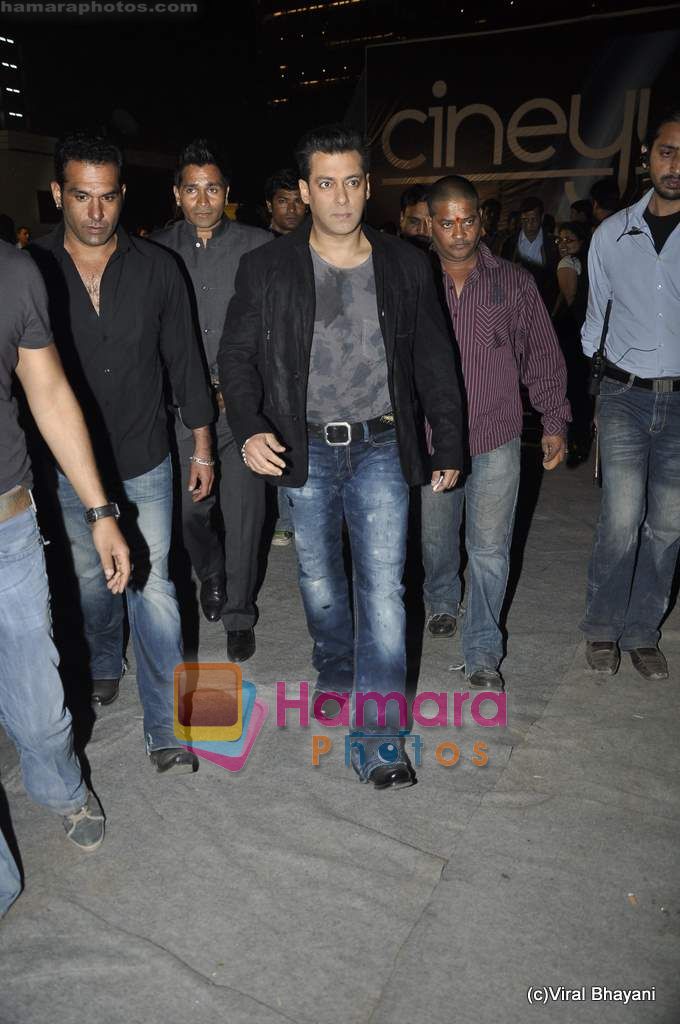 Salman Khan at 17th Annual Star Screen Awards 2011 on 6th Jan 2011 