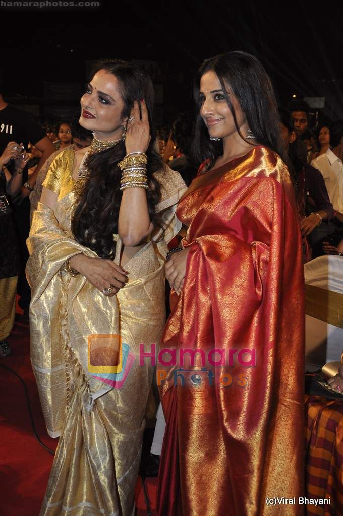 Vidya balan, Rekha at 17th Annual Star Screen Awards 2011 on 6th Jan 2011 