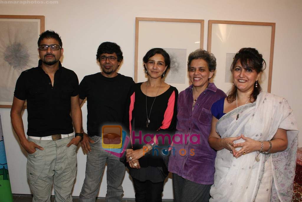 Raell Padamsee at Raell Padamsee's art event for underprivileged children in Fort on 7th Jan 2011 