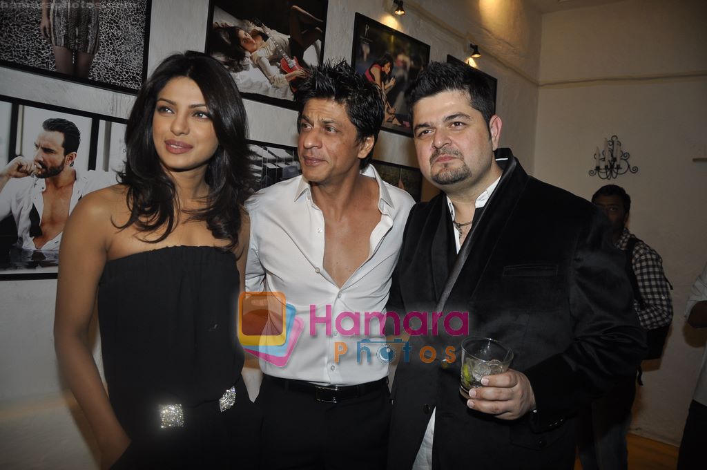 Shahrukh Khan, Priyanka Chopra at Dabboo Ratnani Calendar Launch in Olive, Bandra, Mumbai on 7th Jan 2011 