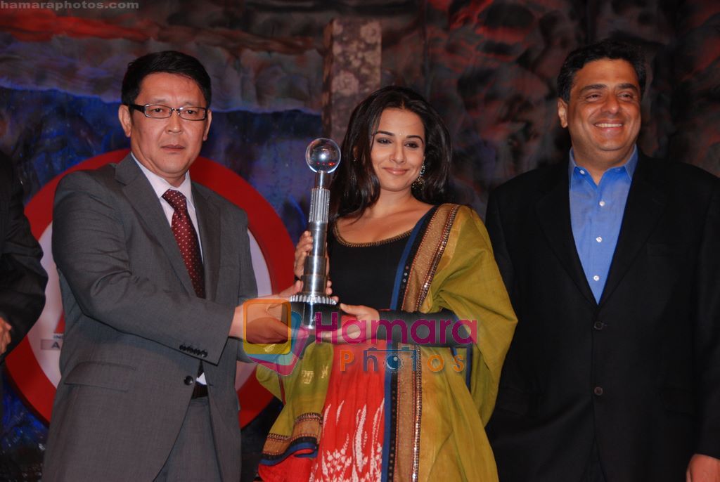 Vidya Balan at UTV Autocar India awards 2011 in Taj Land's End, Bandra, Mumbai on 7th Jan 2011 