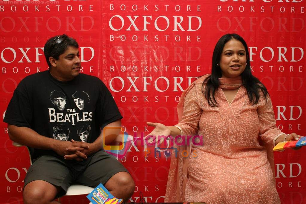 Cyrus Broacha at the book launch Can_t Die for Size Zero by Vrushali Talan in Oxford, Churchgate on 7th Jan 2011 