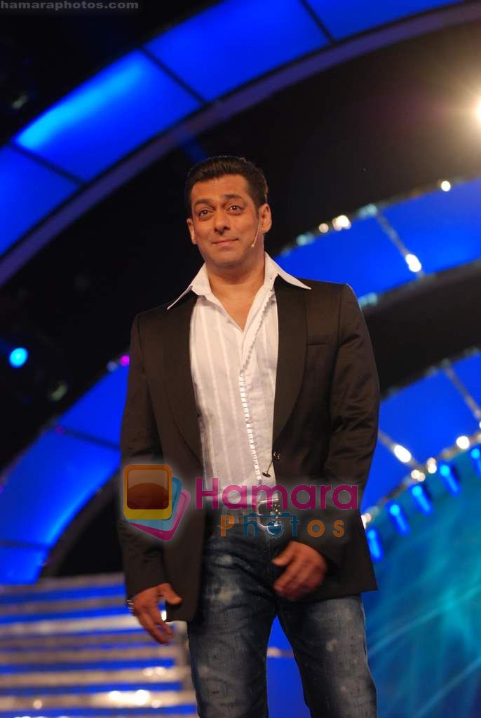Salman Khan at Big Boss season 4 grand finale on 8th Jan 2011 