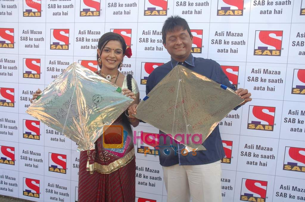 Ami Trivedi, Swapnil Joshi celebrate makar sankranti on SAB Tv on 10th Jan 2011 
