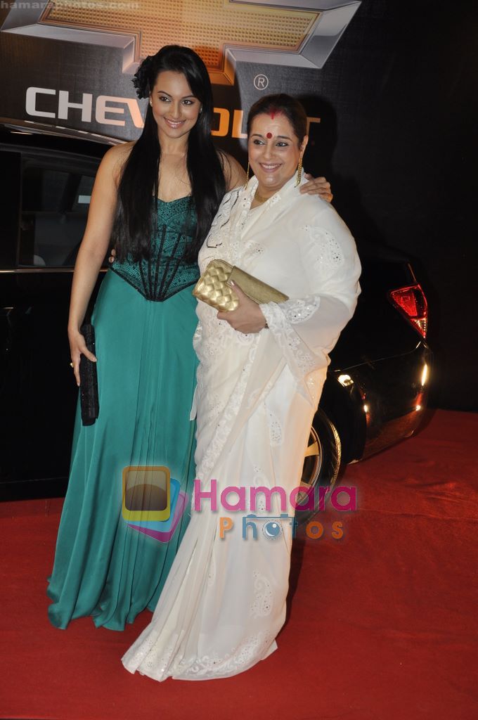 Sonakshi Sinha at 6th Apsara Film and Television Producers Guild Awards in BKC, Mumbai on 11th Jan 2011 