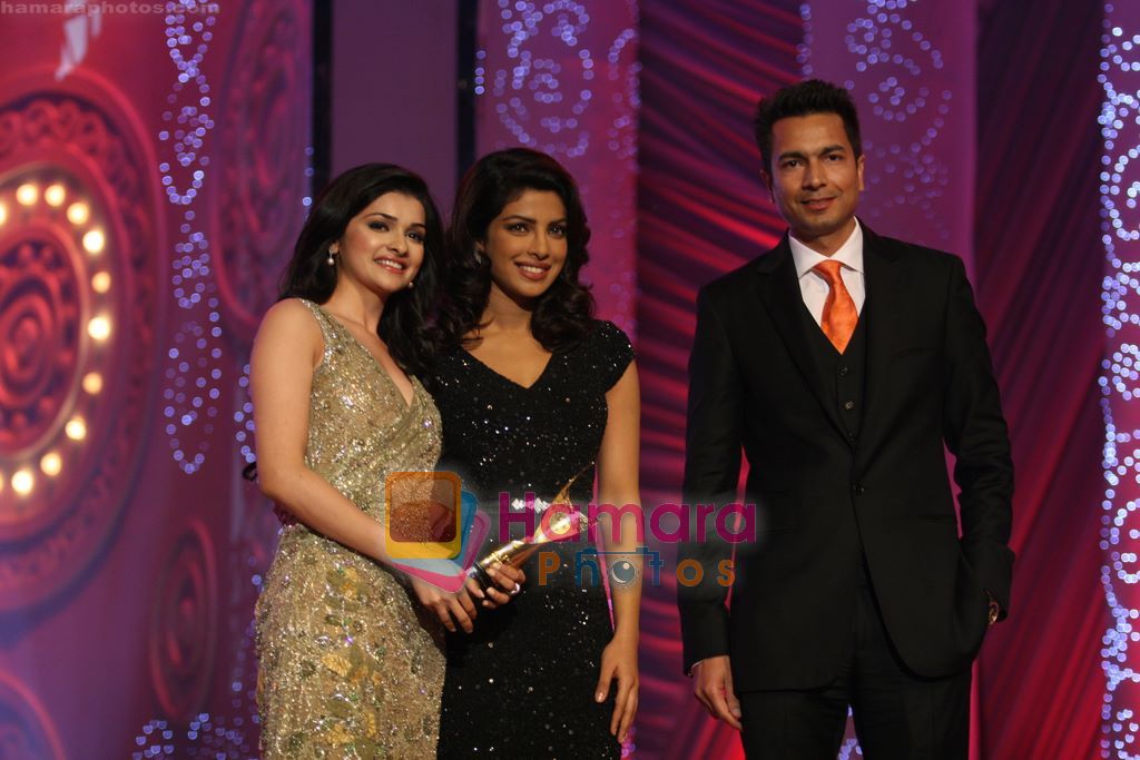 Priyanka Chopra at 6th Apsara Film and Television Producers Guild Awards in BKC, Mumbai on 11th Jan 2011 