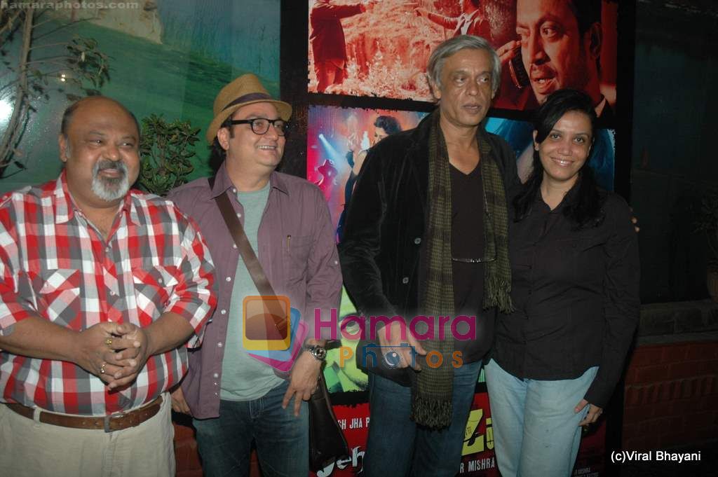 Saurabh Shukla, Vinay Pathak, Sudhir Mishra at Yeh Saali Zindagi music launch in Marimba Lounge on 13th Jan 2011 