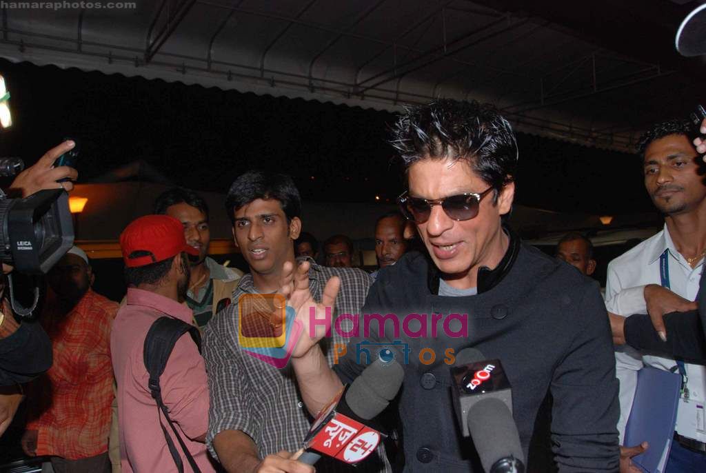 Shahrukh Khan leave for Singapore in International Airport, Mumbai on 13th Jan 2011 