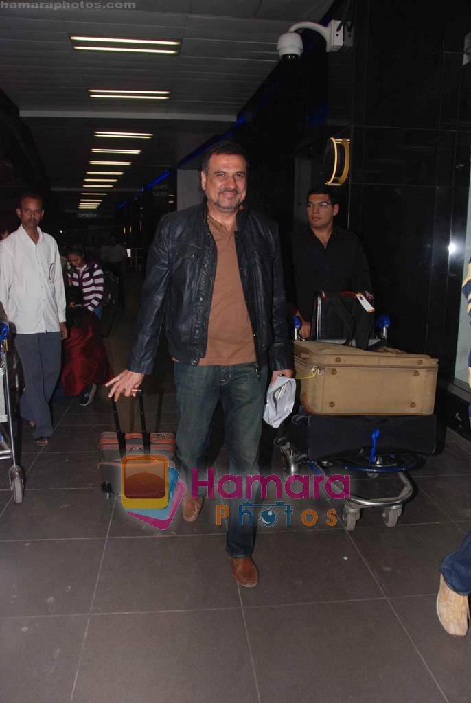 Boman Irani leave for Singapore in International Airport, Mumbai on 13th Jan 2011 