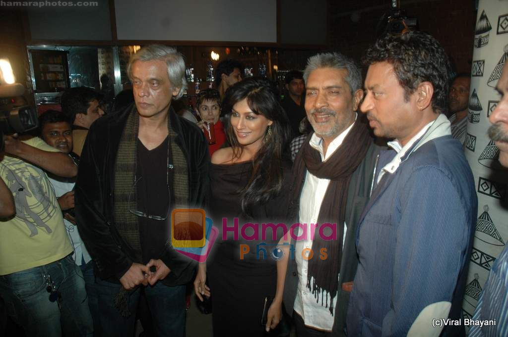Sudhir Mishra, Chitrangda Singh, Prakash Jha, Irrfan Khan at Yeh Saali Zindagi music launch in Marimba Lounge on 13th Jan 2011 