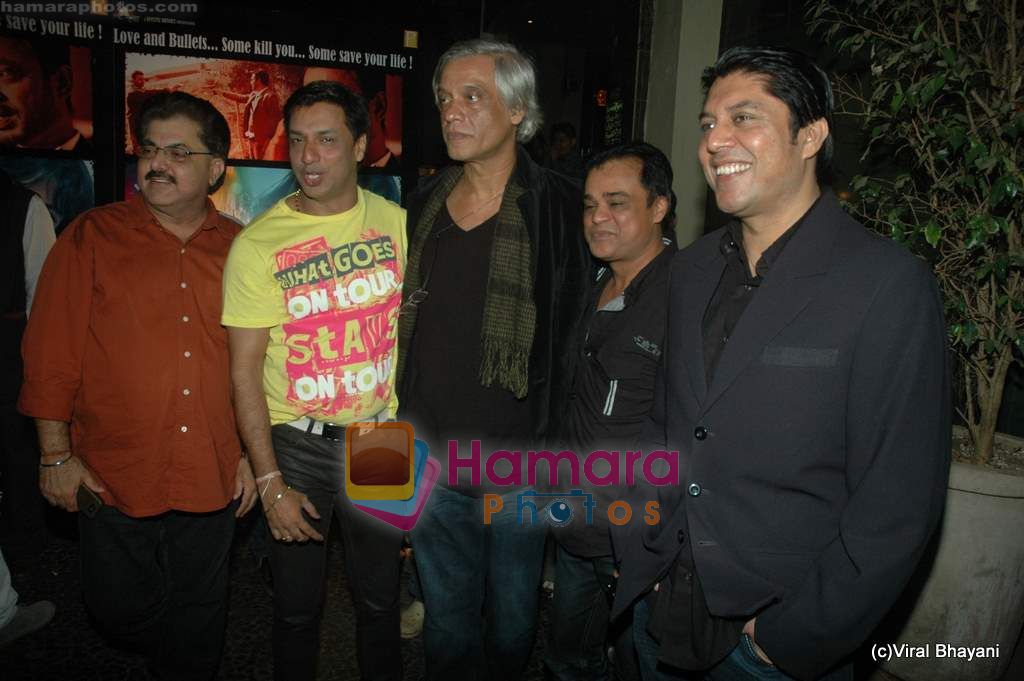 Madhur Bhandarkar, Sudhir Mishra at Yeh Saali Zindagi music launch in Marimba Lounge on 13th Jan 2011 
