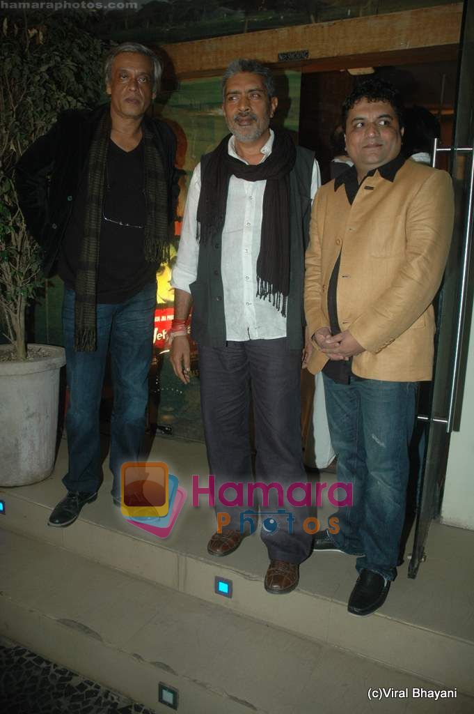 Sudhir Mishra, Prakash Jha at Yeh Saali Zindagi music launch in Marimba Lounge on 13th Jan 2011 