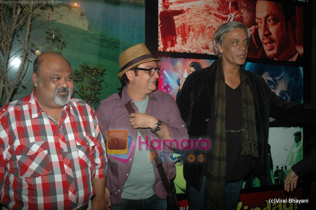 Saurabh Shukla, Vinay Pathak, Sudhir Mishra at Yeh Saali Zindagi music launch in Marimba Lounge on 13th Jan 2011 