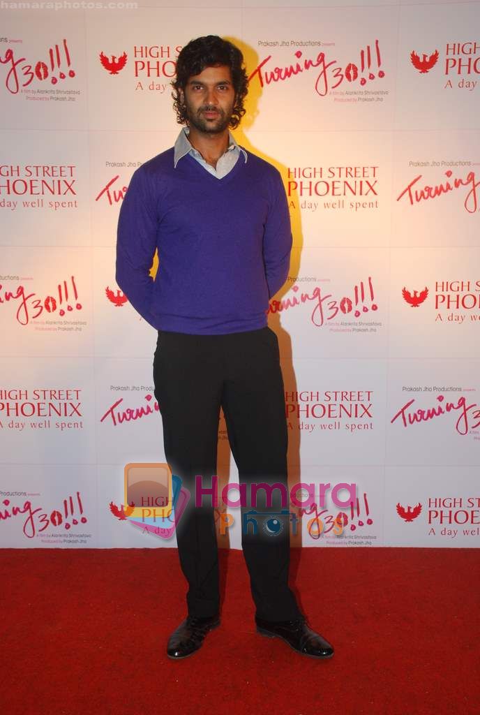 Purab Kohli sell tickets in PVR to promote film Turning 30 on 14th Jan 2011 