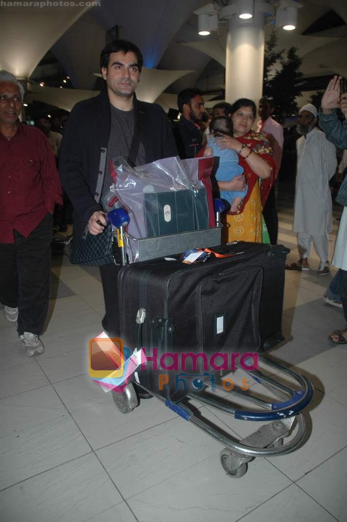 Arbaaz Khan arrive from Singapore in Airport on 11th Jan 2011 