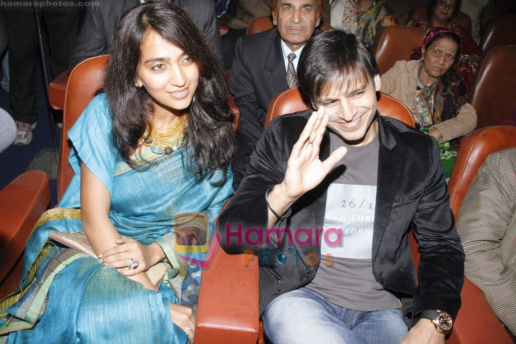 Vivek Oberoi at Aurogold tribute event for friends we lost at terror attacks in Delhi on 1th Jan 2011 