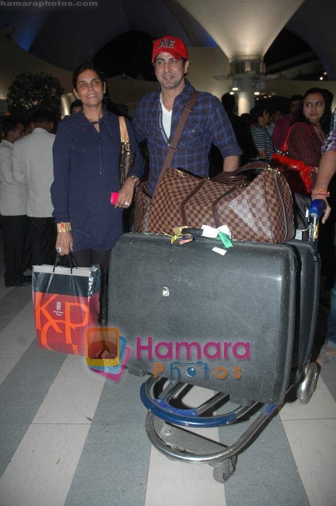 Ronit Roy arrive from Singapore in Airport on 11th Jan 2011 