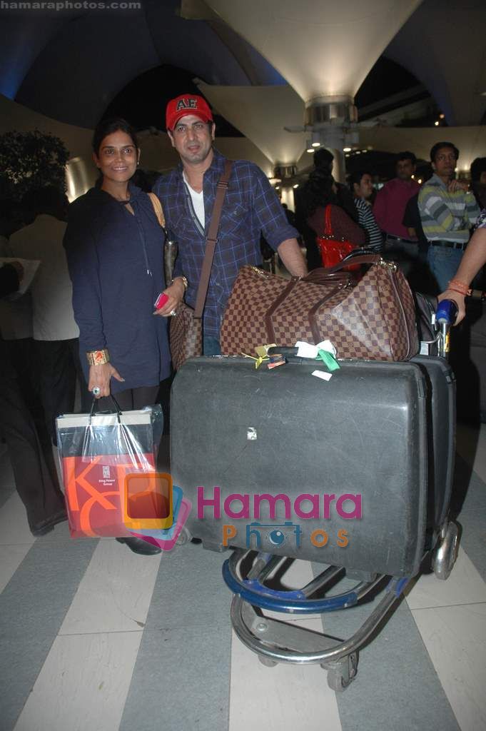 Ronit Roy arrive from Singapore in Airport on 11th Jan 2011 