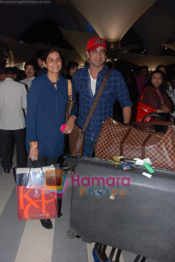 Ronit roy arrive from Singapore in Airport on 11th Jan 2011 