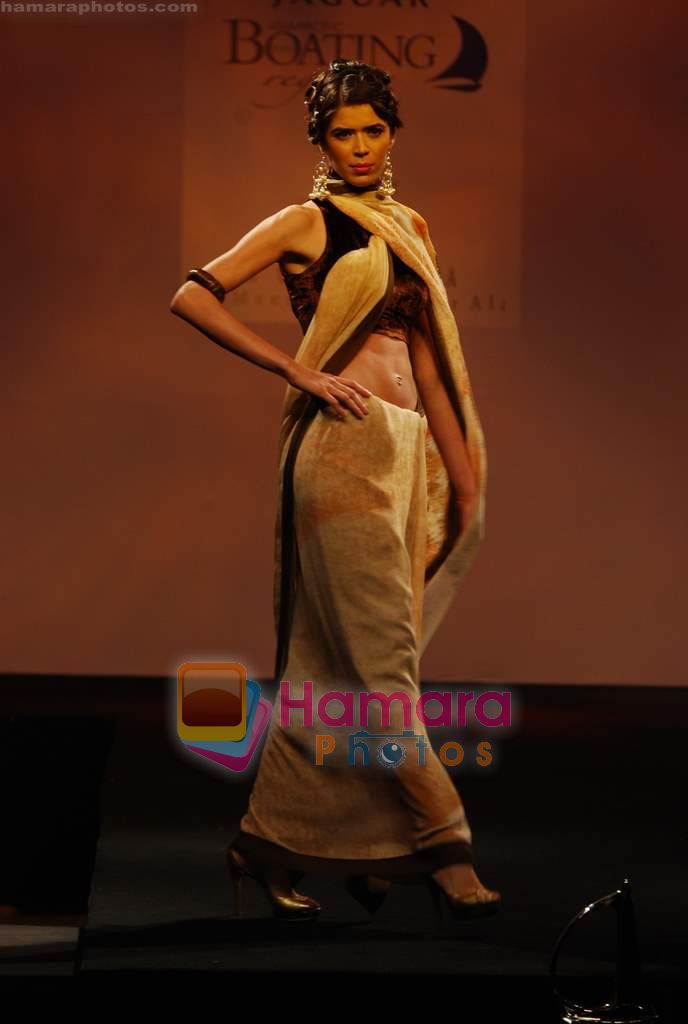 Sucheta Sharma at Meera Muzaffar Ali Jaguar fashion show in Mumbai on 16th Jan 2011 