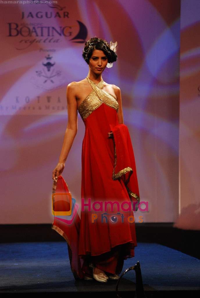 at Meera Muzaffar Ali Jaguar fashion show in Mumbai on 16th Jan 2011 