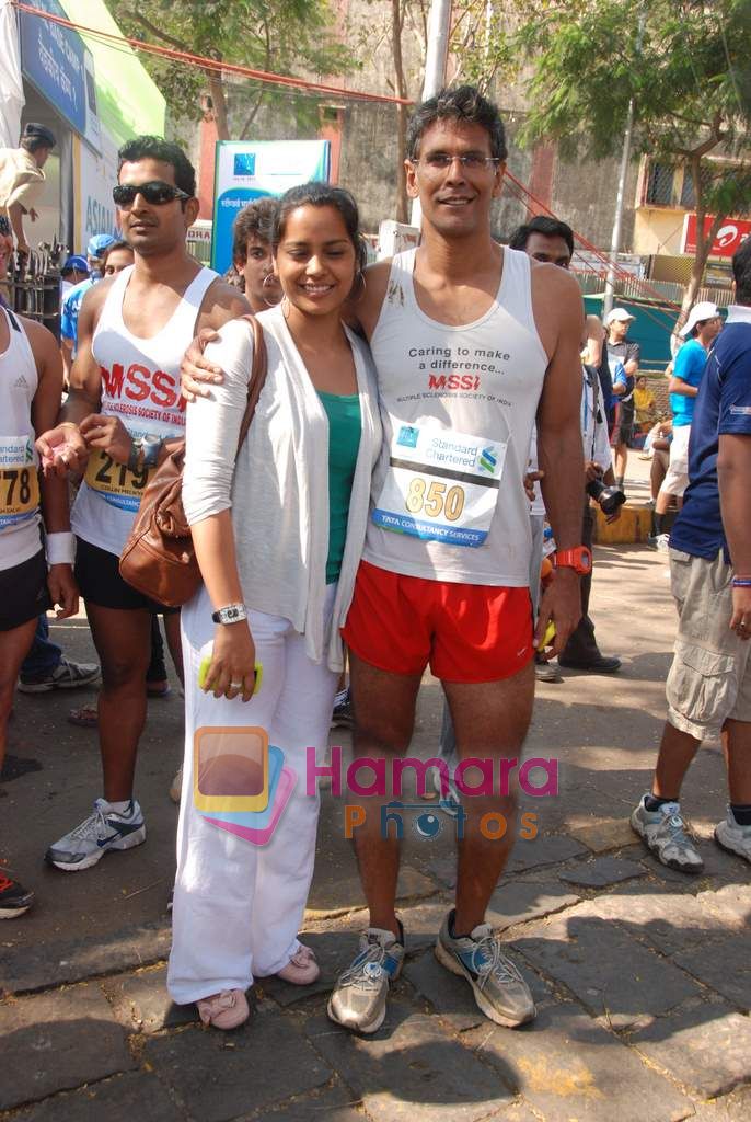 Milind Soman at Standard Chartered Mumbai Marathon 2011 in Mumbai on 16th Jan 2011 