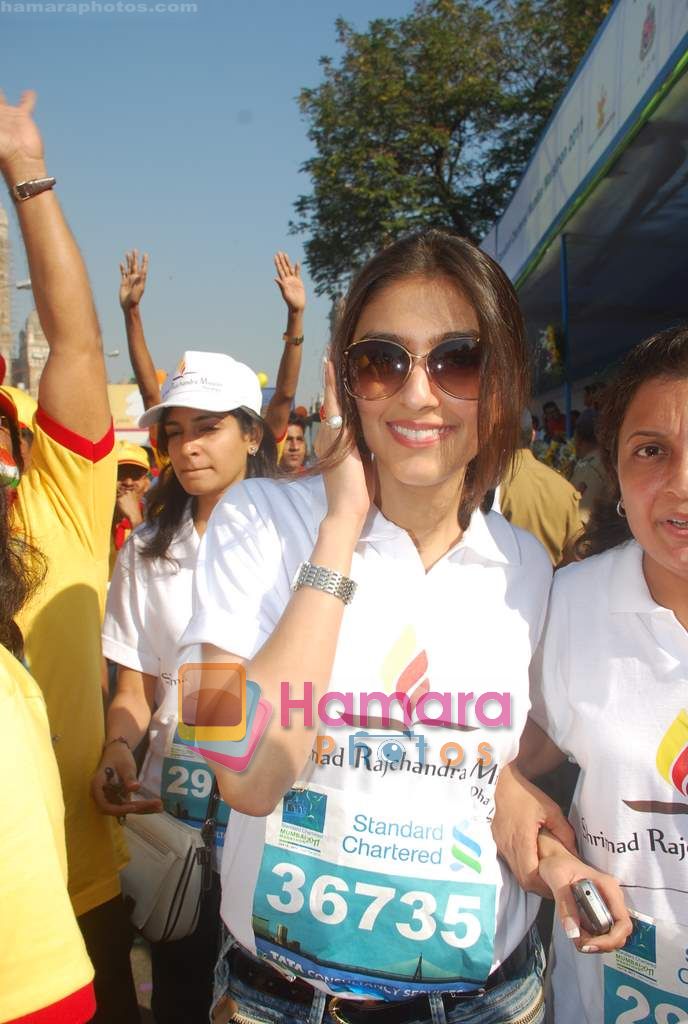 Aarti Chhabria at Standard Chartered Mumbai Marathon 2011 in Mumbai on 16th Jan 2011 