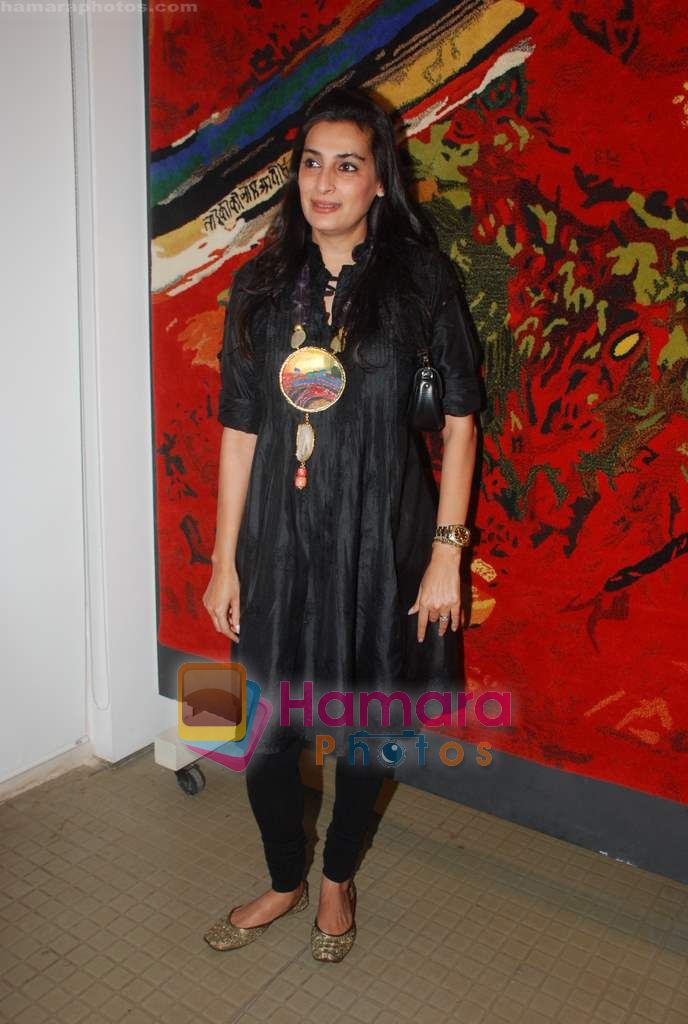 Mana Shetty at group art show hosted by Sunil Sethi in Jehangir Art Gallery on 17th Jan 2011 
