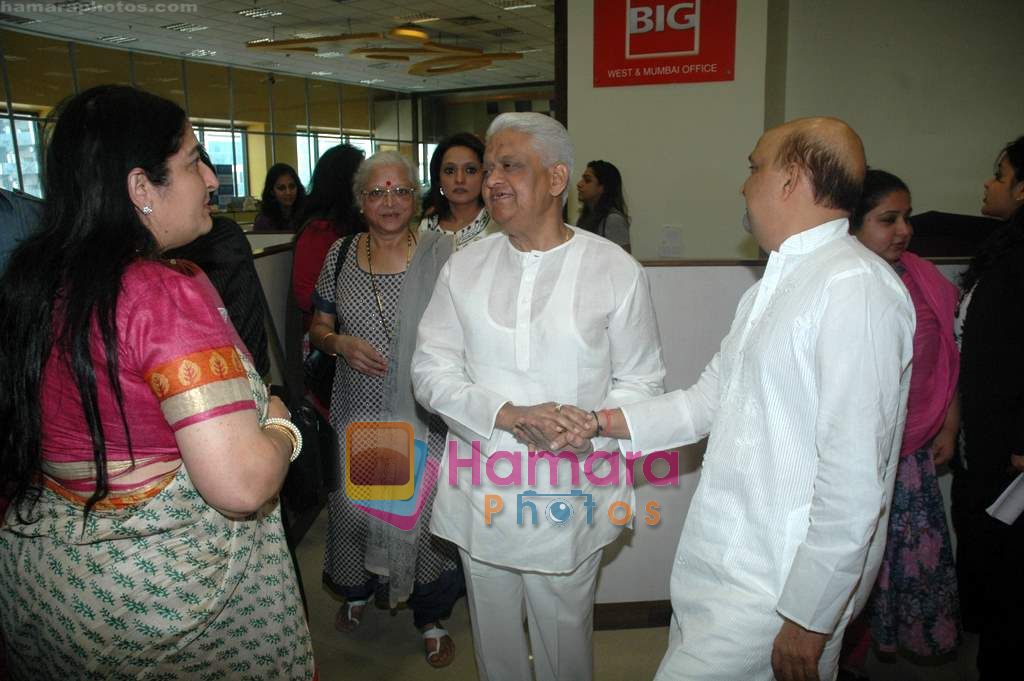 Pyarelal, Anuradha Paudwal, Sameer at IMA press meet in Big FM on 17th Jan 2011 