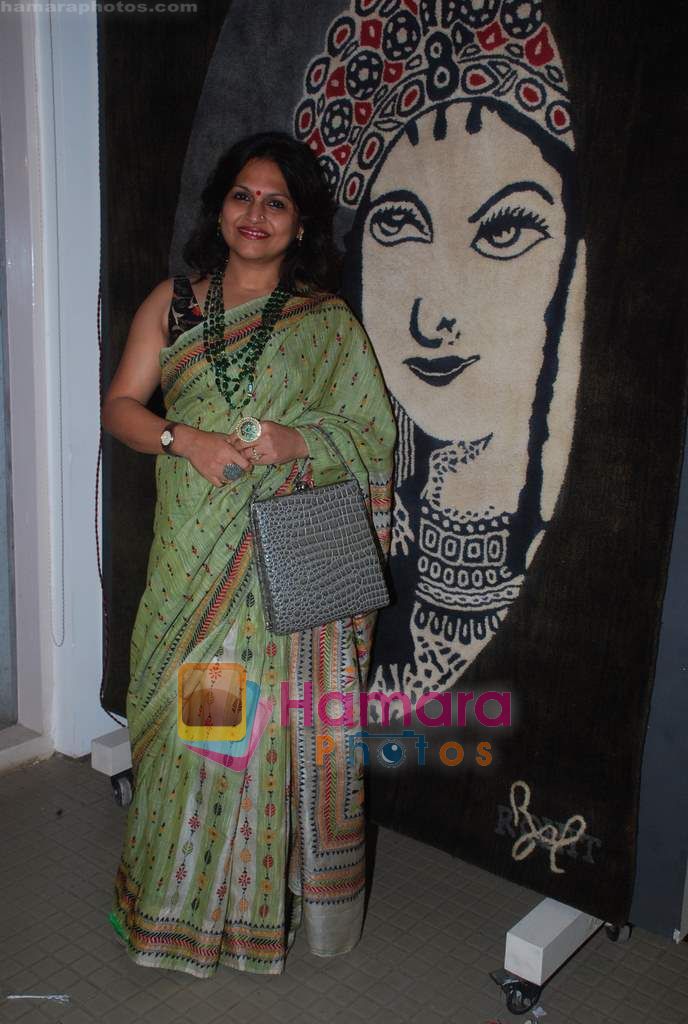 Ananya Banerjee at group art show hosted by Sunil Sethi in Jehangir Art Gallery on 17th Jan 2011 
