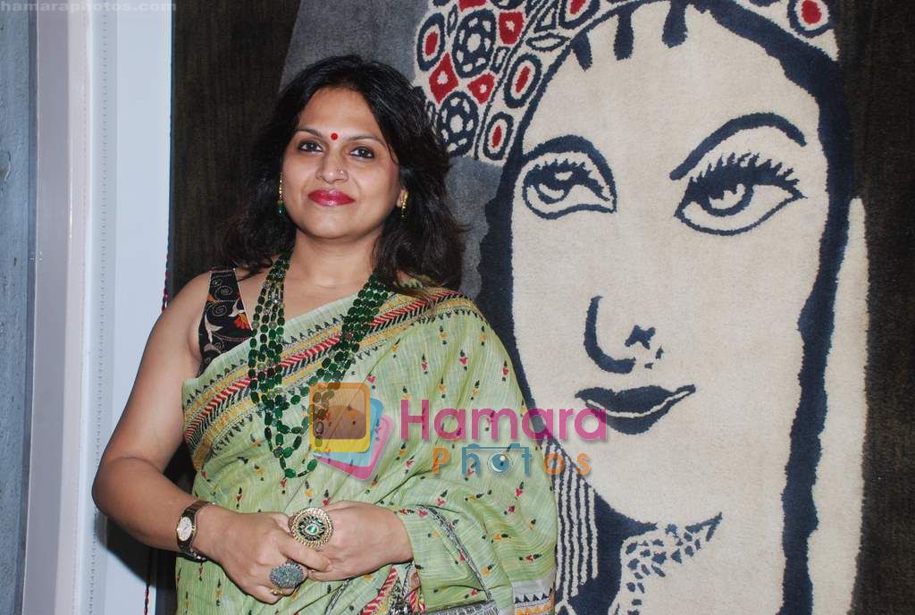 ananya banerjee at group art show hosted by Sunil Sethi in Jehangir Art Gallery on 17th Jan 2011