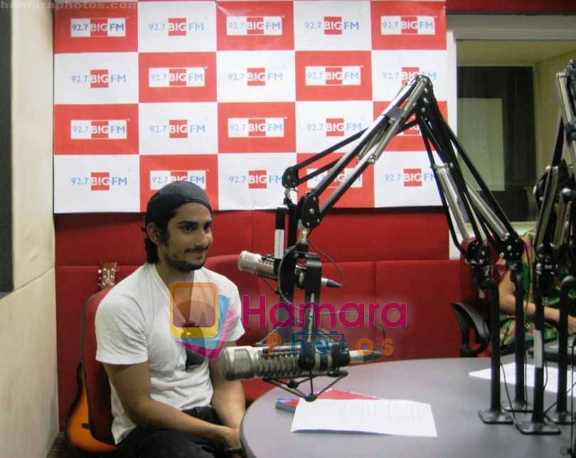 Prateik babbar visits 92.7 BIG FM studios to promote Dhobi Ghat on 19th Jan 2011 