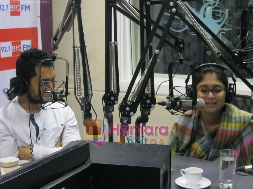 Aamir Khan, Kiran Rao visits 92.7 BIG FM studios to promote Dhobi Ghat on 19th Jan 2011