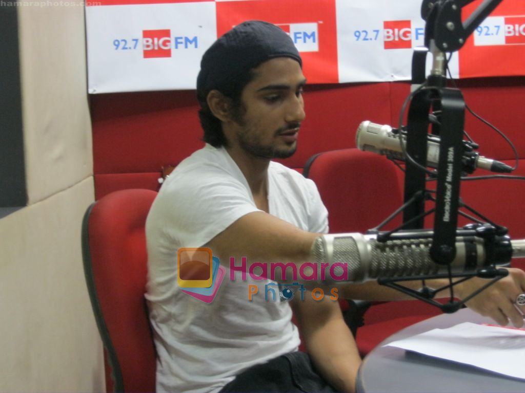 Prateik babbar visits 92.7 BIG FM studios to promote Dhobi Ghat on 19th Jan 2011