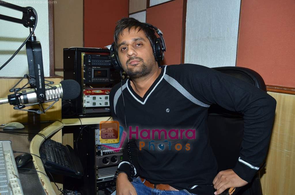 promotes 7 Khoon Maaf with Radiocity in Bandra on 21st Jan 2011 