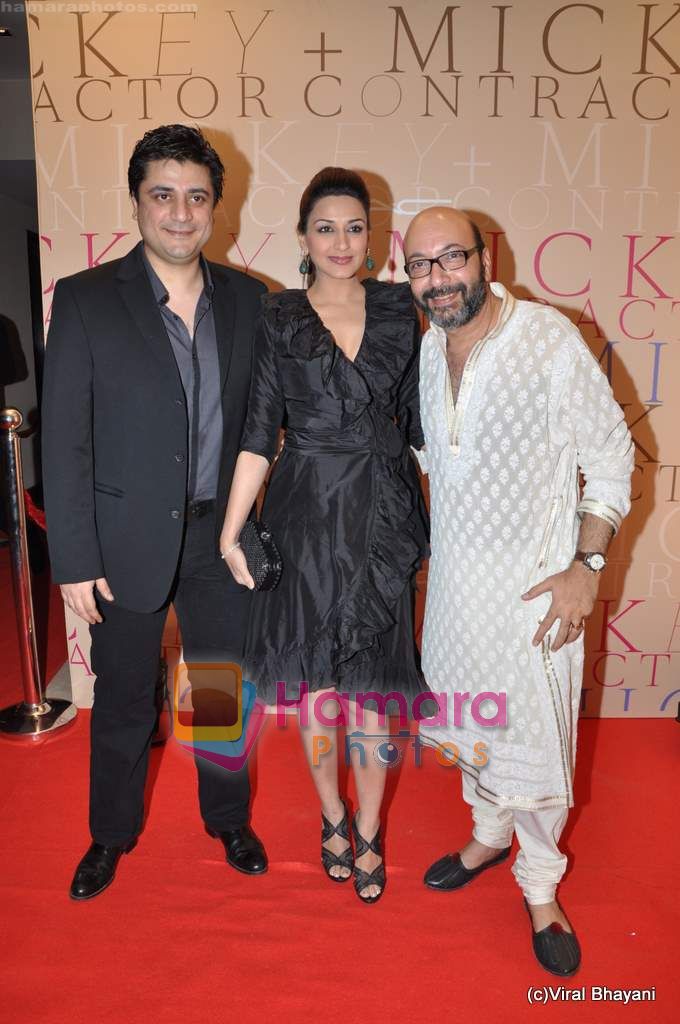Sonali Bendre, Goldie Behl at Mickey Contractor MAC bash in Four Seasons on 22nd Jan 2011 