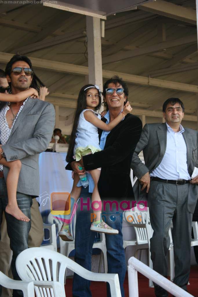 Chunky Pandey at HDIL Oaks race in Mahalaxmi Race Course on 23rd Jan 2011 