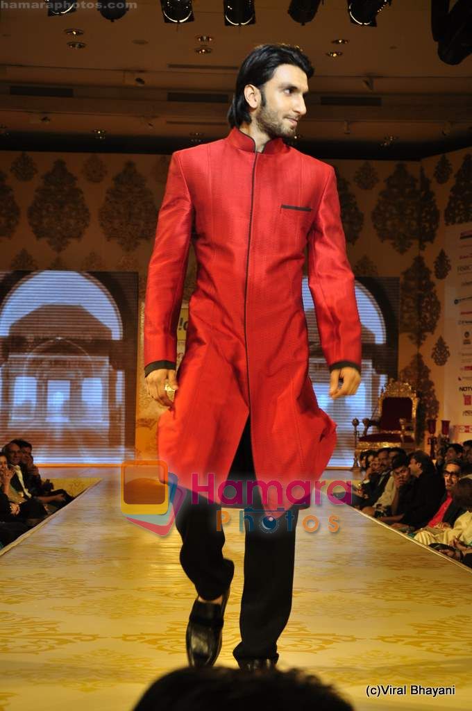 Ranveer Singh walk the ramp at Mijwan show in Trident, Bandra on 23rd Jan 2011 